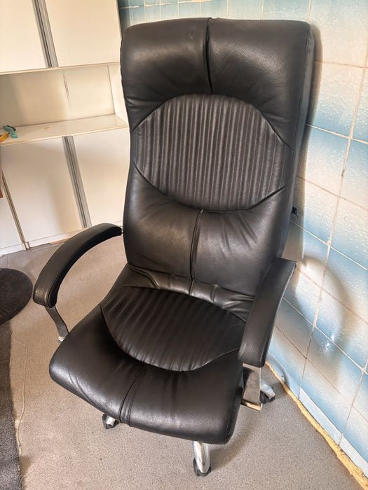 Кожаное кресло офисное натуральное