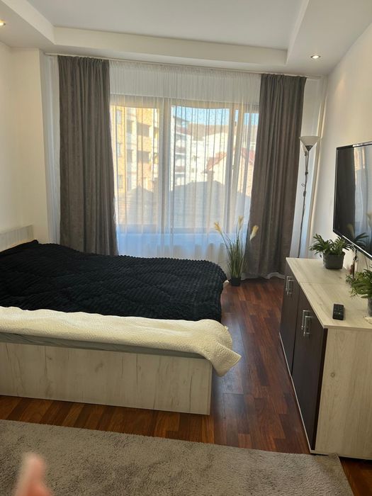 Vând apartament ultra central cu 3 camere  etaj 2