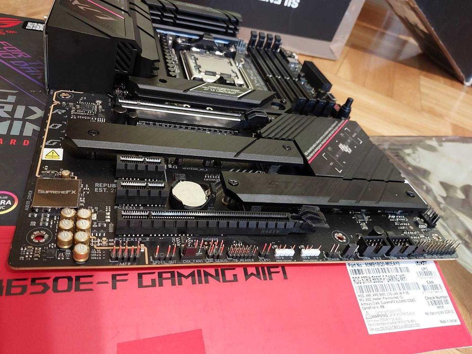 AMD Ryzen 7 9700X + Asus Rog Strix B650E-F Gaming Wi-Fi