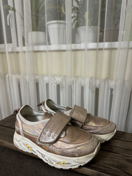 Кроссовки для девочки