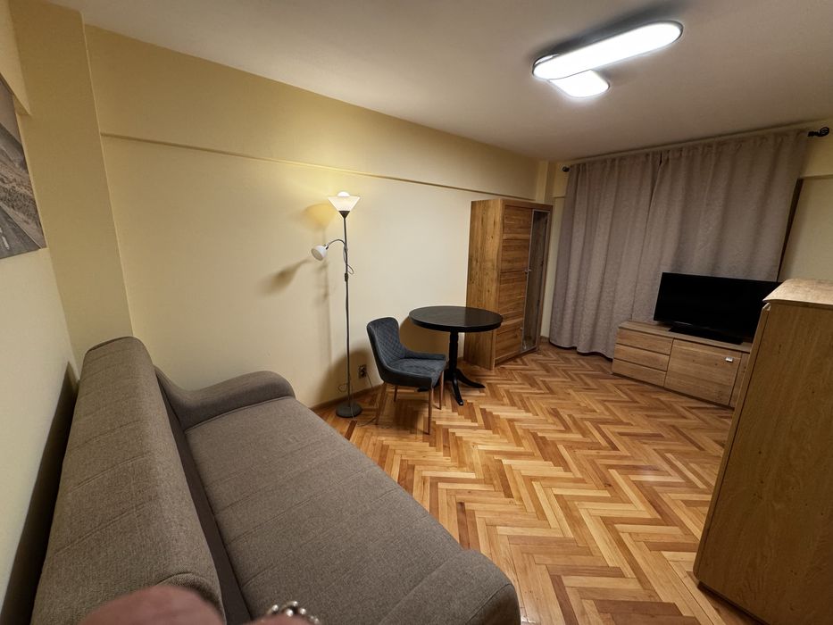 Garsoniera mare Centrul Civic 43mp renovata acum- proprietar