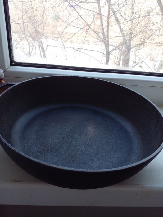 Продается чугунная сковорода