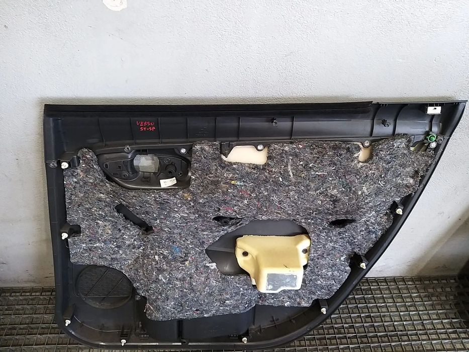 Fata tapiterie usa stanga spate toyota verso r2 67618x1f02