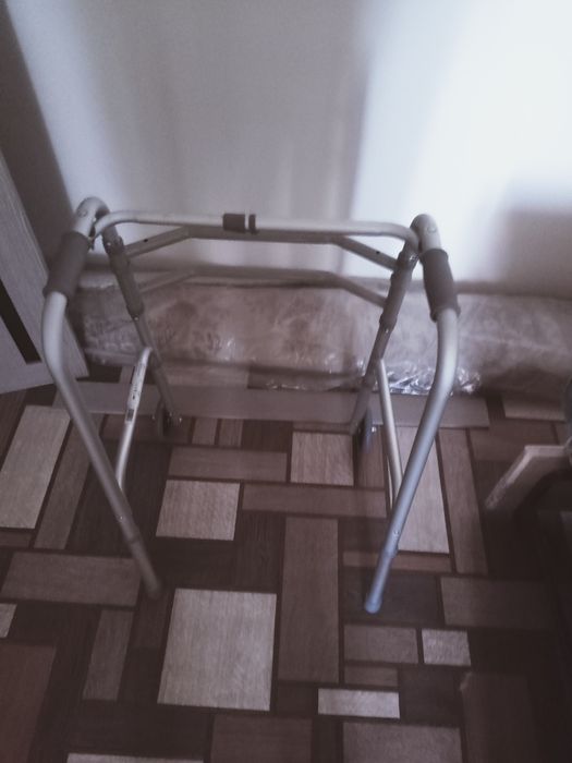 Ходунки для пожилых.