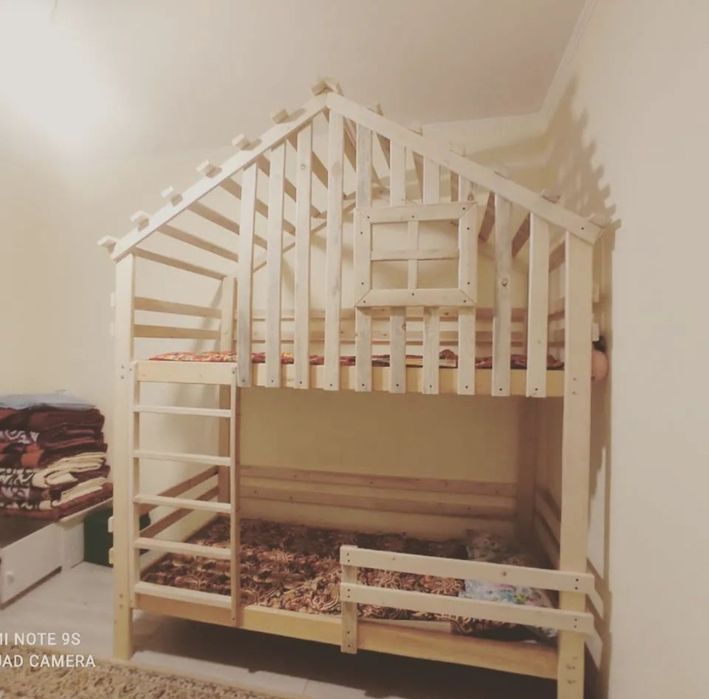 Двухярусная кровать