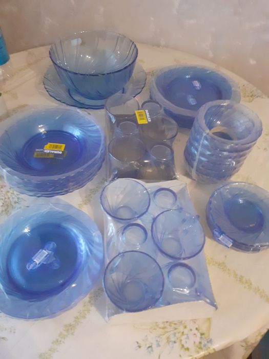 Сервиз столовый новый.