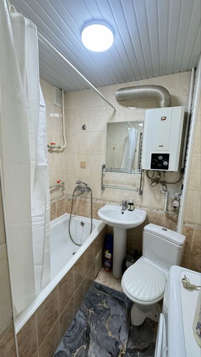 По часам в центре 2000