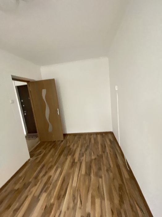 Inchiriez apartament cu 3 camere