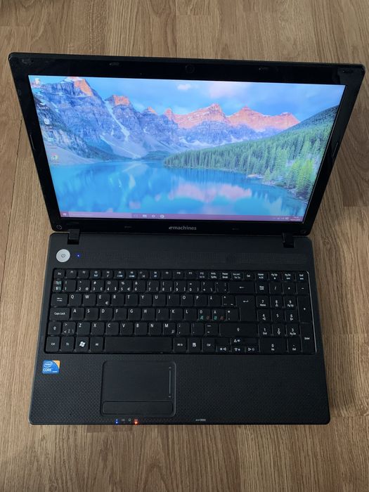 Laptop Emachines intel core i3 Display 15,6 led,4gb ram ddr3,320gb m,Windows 10 Pro cu incarcator