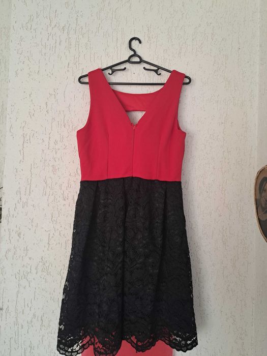 Официални рокли.