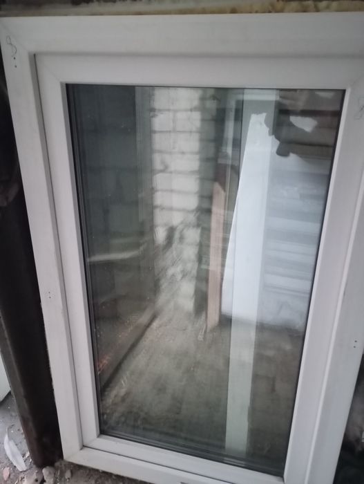 Продам пластиковые окна в комплекте.