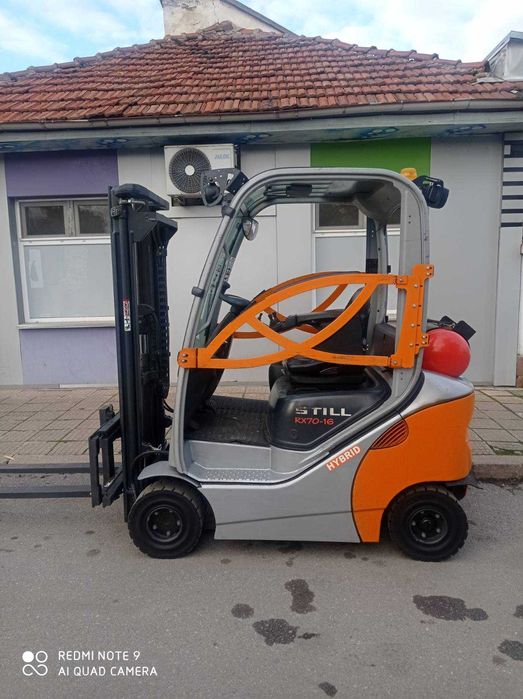 Продавам мотокар Still