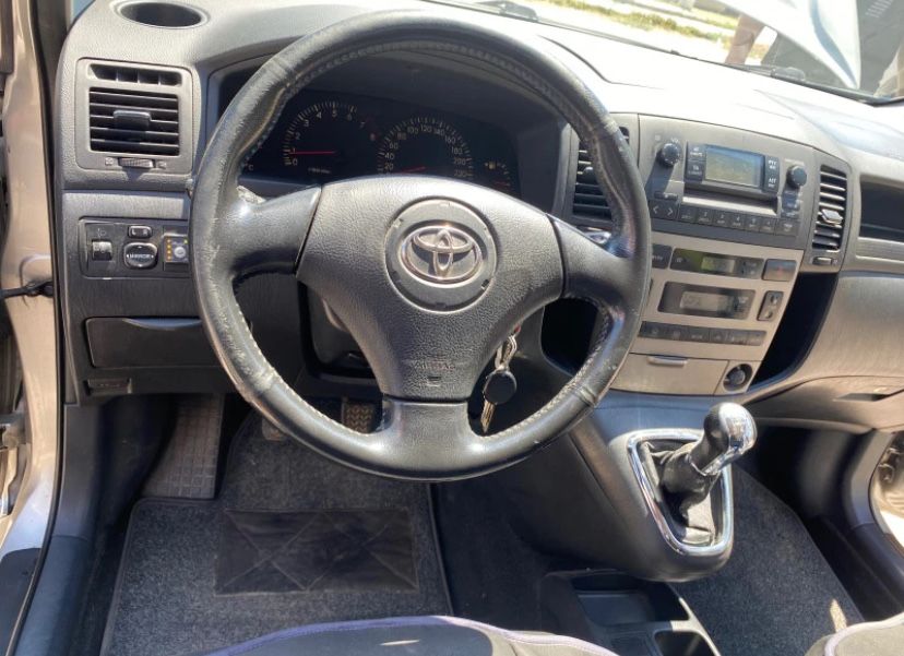 Toyota Corolla Verso 1.8 vvt-i 135 бензин/ГАЗ 2002 година