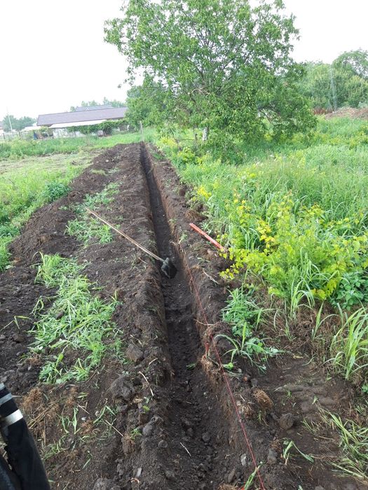 Transport evacuare moloz moluz demolare decopertare nivelare teren