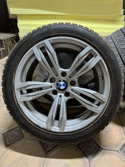 Продам диски с шинамина Бмв  R18