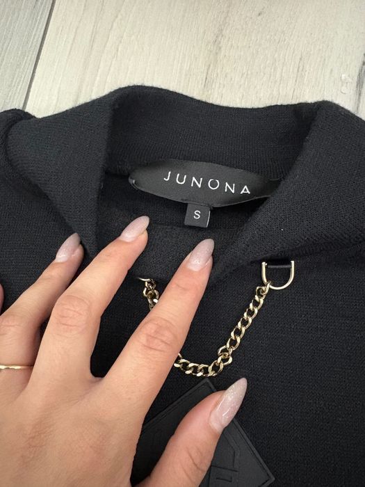 Къса блуза Junona / Юнона с верижка и гумирано лого