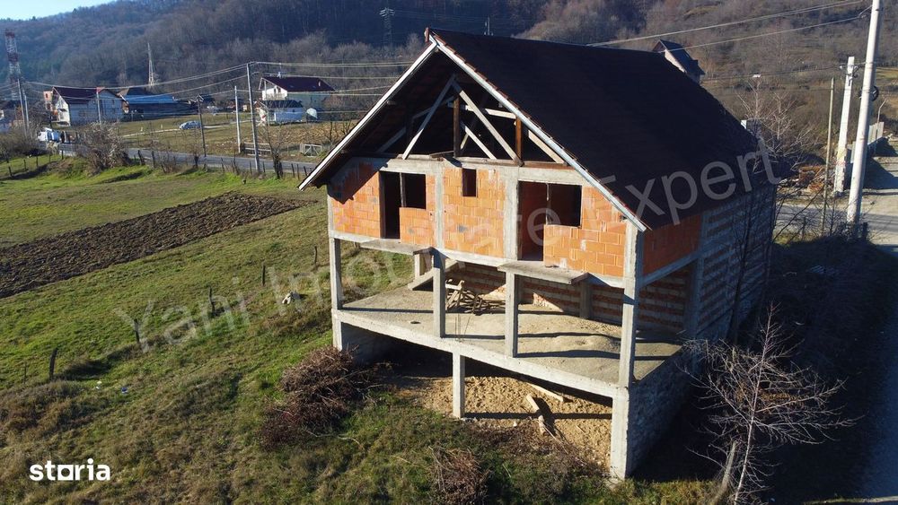 Casă de vânzare în comuna Corbeni, sat Oestii Ungureni, județ Argeș.