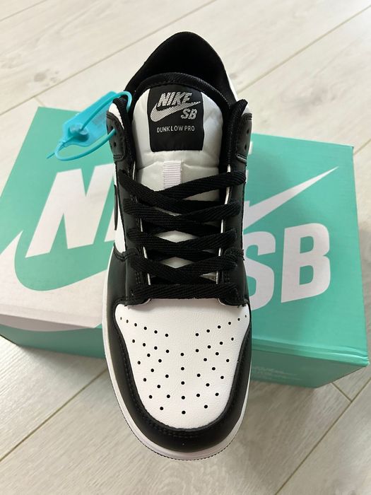 Новые кроссовки.