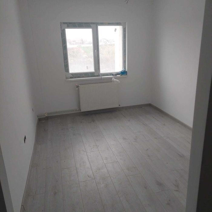 Vand apartament 3 camere