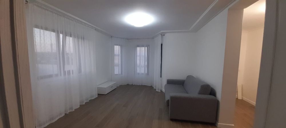 Inchiriez casă in duplex