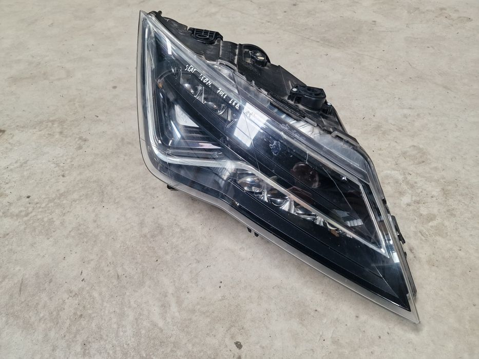 Far dreapta seat leon 2015 , cu led