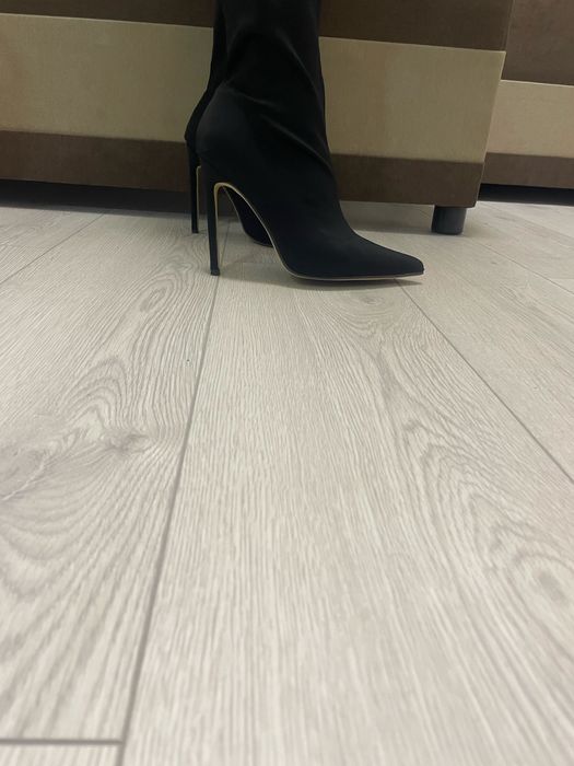 Черни боти с ток