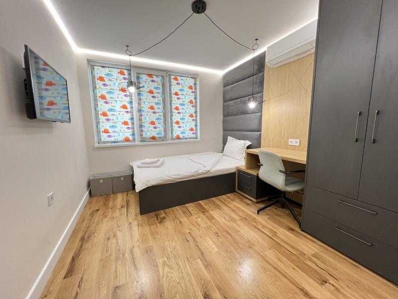Дава се под наем Тристаен апартамент в Бургас, Център - 100 кв.м за 1275 € - Снимка #14