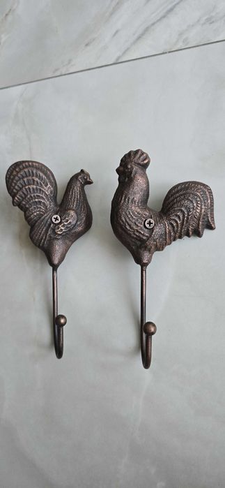 Комплект Чугунени масивни закачалки– Декорация Петел и кокошка.