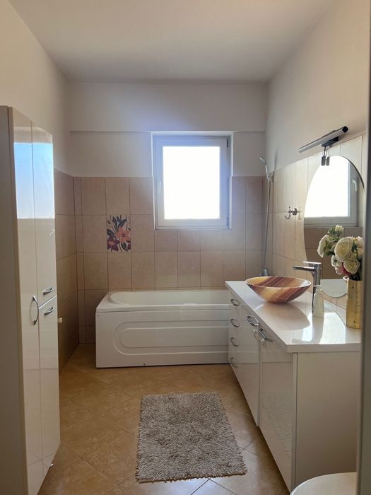 Inchiriez apartament ultracentral 2 camere 70mp bloc nou