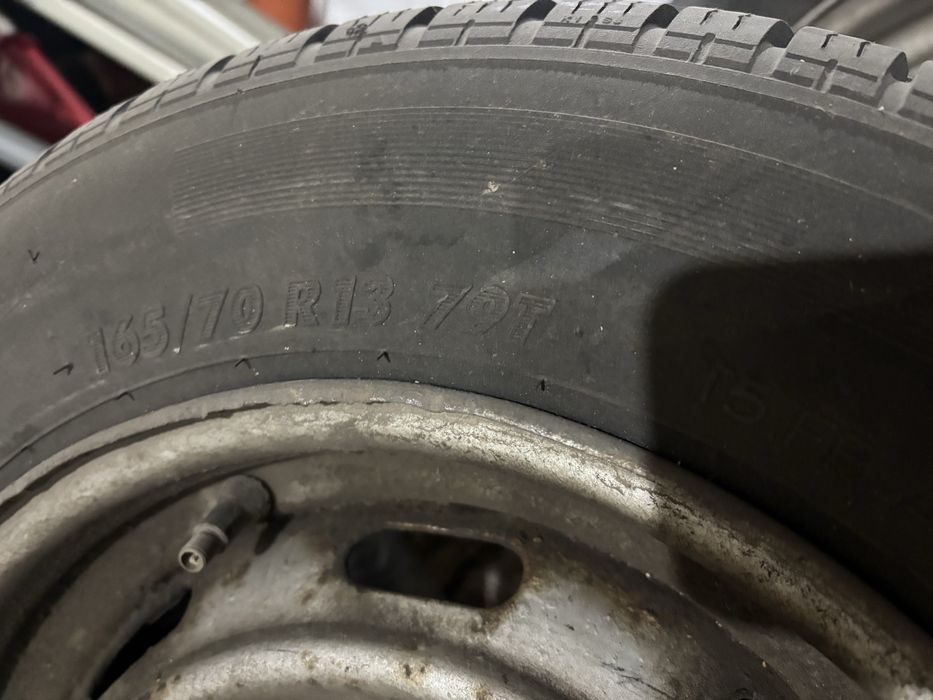 2 roți iarnă Riken 165/70 R13 79T + jante de tablă – stare excelentă