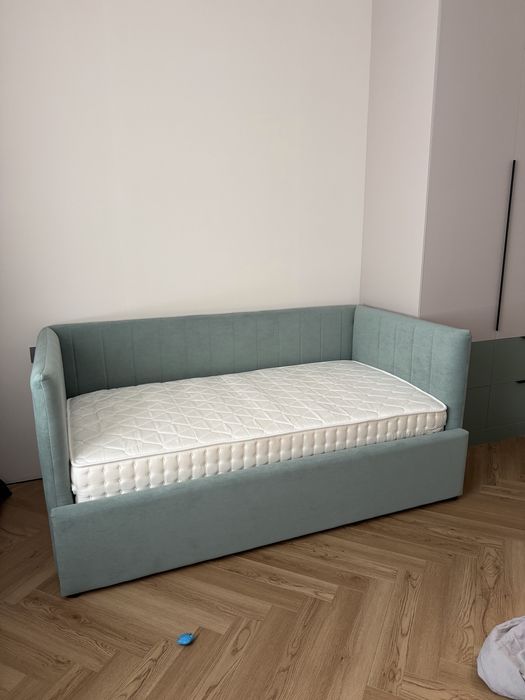 Продам кровать-диван новая