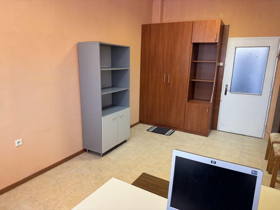 Дава се под наем Офис в Сливен, Център - 19 кв.м за 127.5 € - Снимка #4