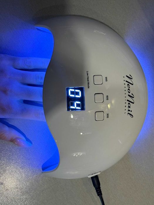 Професионална LED лампа за маникюр Neo Nails