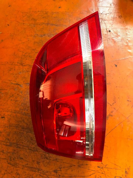 Stop aripa dreapta VW Passat B7 combi