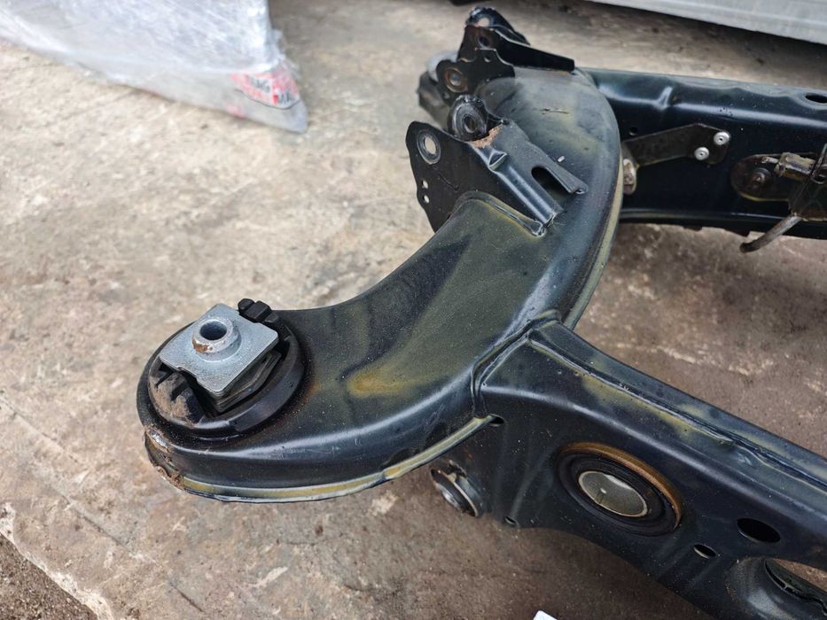 Почти нов оригинален заден мост Mercedes W204 W212 W207 W218