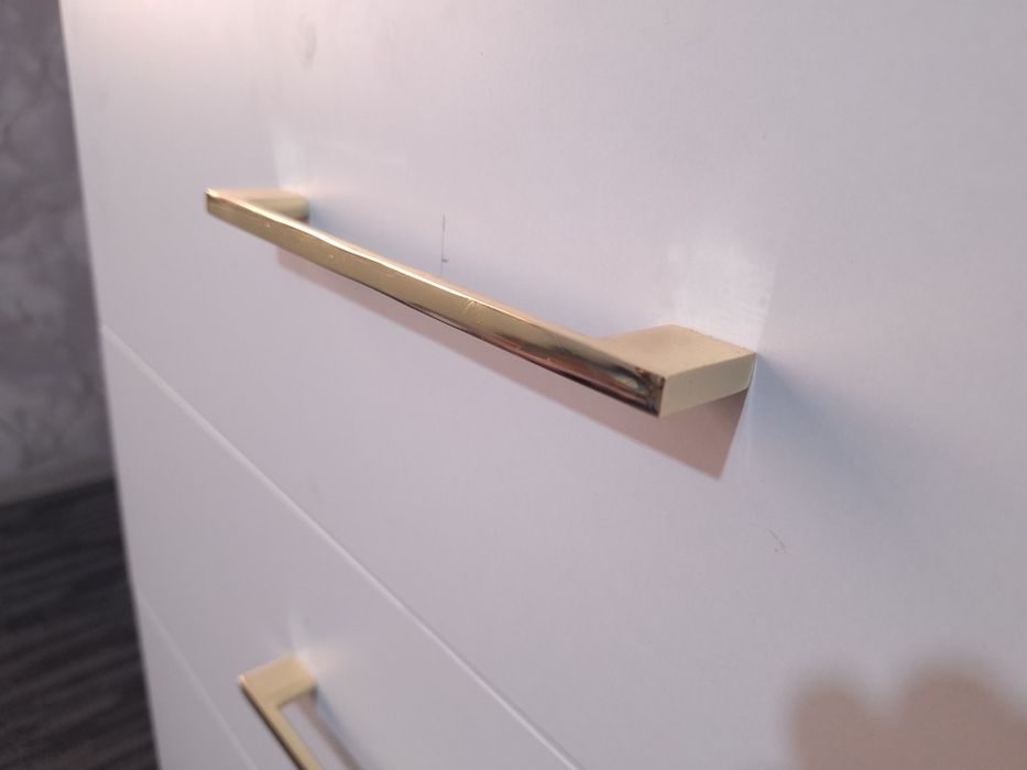 Komod 70x40x95 yangi