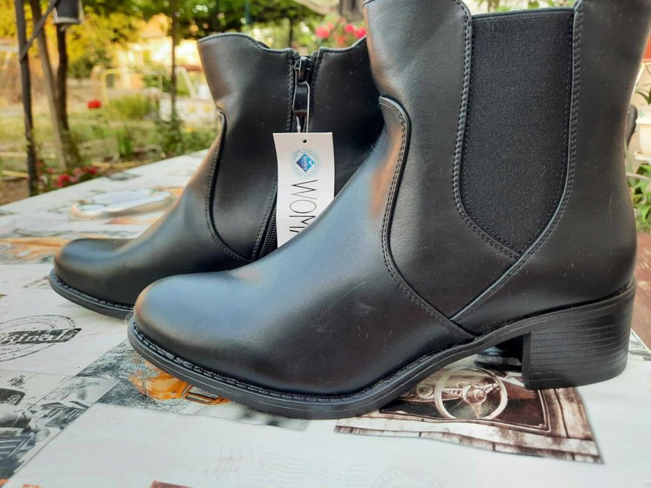 Дамски боти черни