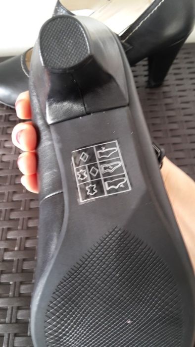 Clarks. Дамски обувки от естествена кожа.