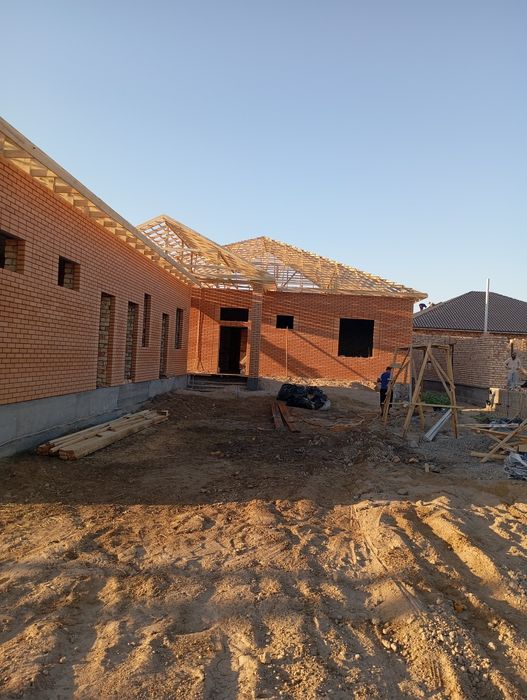 Узбеки страителни бригада