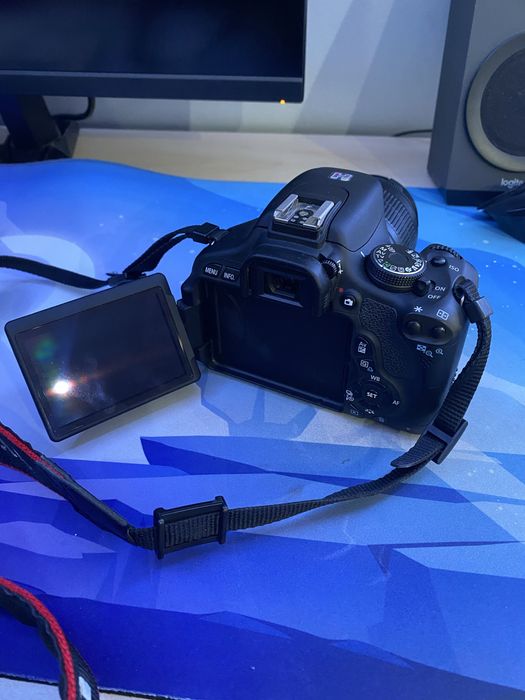 Canon 600D + obiectiv fix 50mm