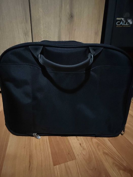 Geantă laptop Ellehammer 15.6” negru, design modern