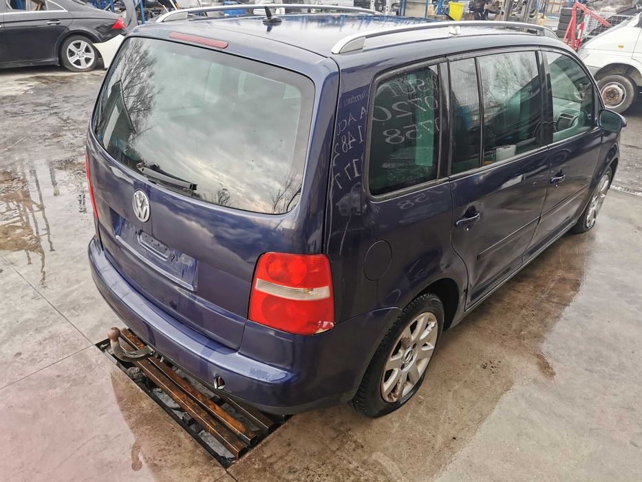 dezmembrez vw touran 1.9tdi /2.0 tdi dsg/haion touran carlig remorcare