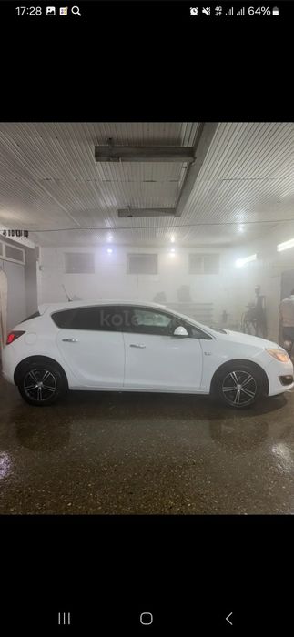 Опель астра j 2013 года