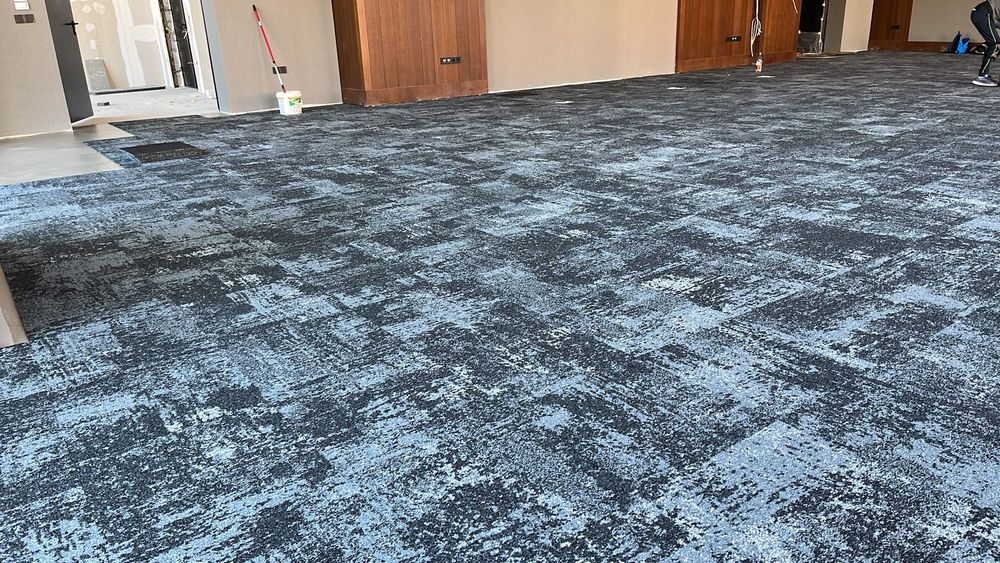 Монтаж на ролков мокет, мокетени плочи, ПВЦ настилка и балатуми