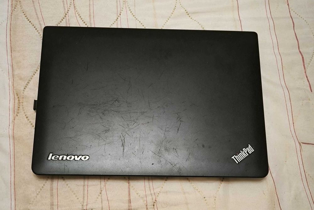 Продавам Lenovo ThinkPad Edge E320 работещ