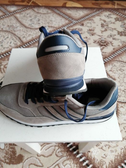 Кроссовки мужские.