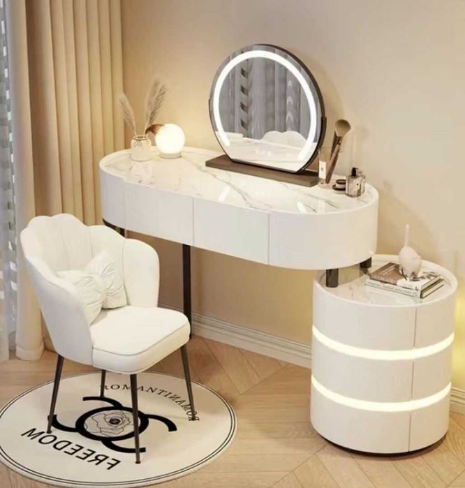 Туалетный столик. Дамский столик стол