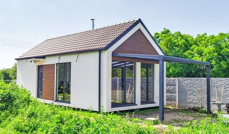 Vand case pe structura metalica din panouri sandwich termoizolante