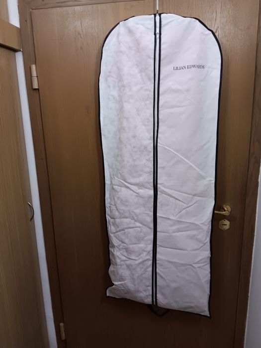 ПОДАРЯВАМ: Официална-вечерна бална рокля на Lilian Edwards