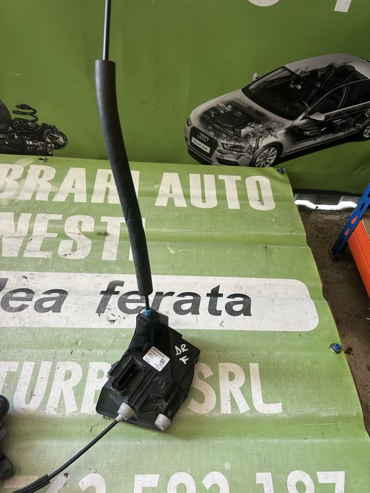 Broască ușă dreapta față Range Rover Velar